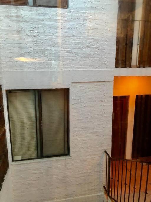 Apartamento Centrally Located 1 Block From Beach, Quiet 2 Bedroom With Pool *
