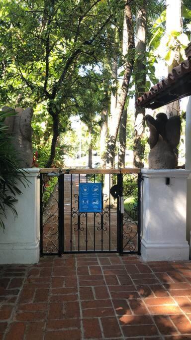 Centrally Located 1 Block From Beach, Quiet 2 Bedroom With Pool Apartamento Puerto Vallarta