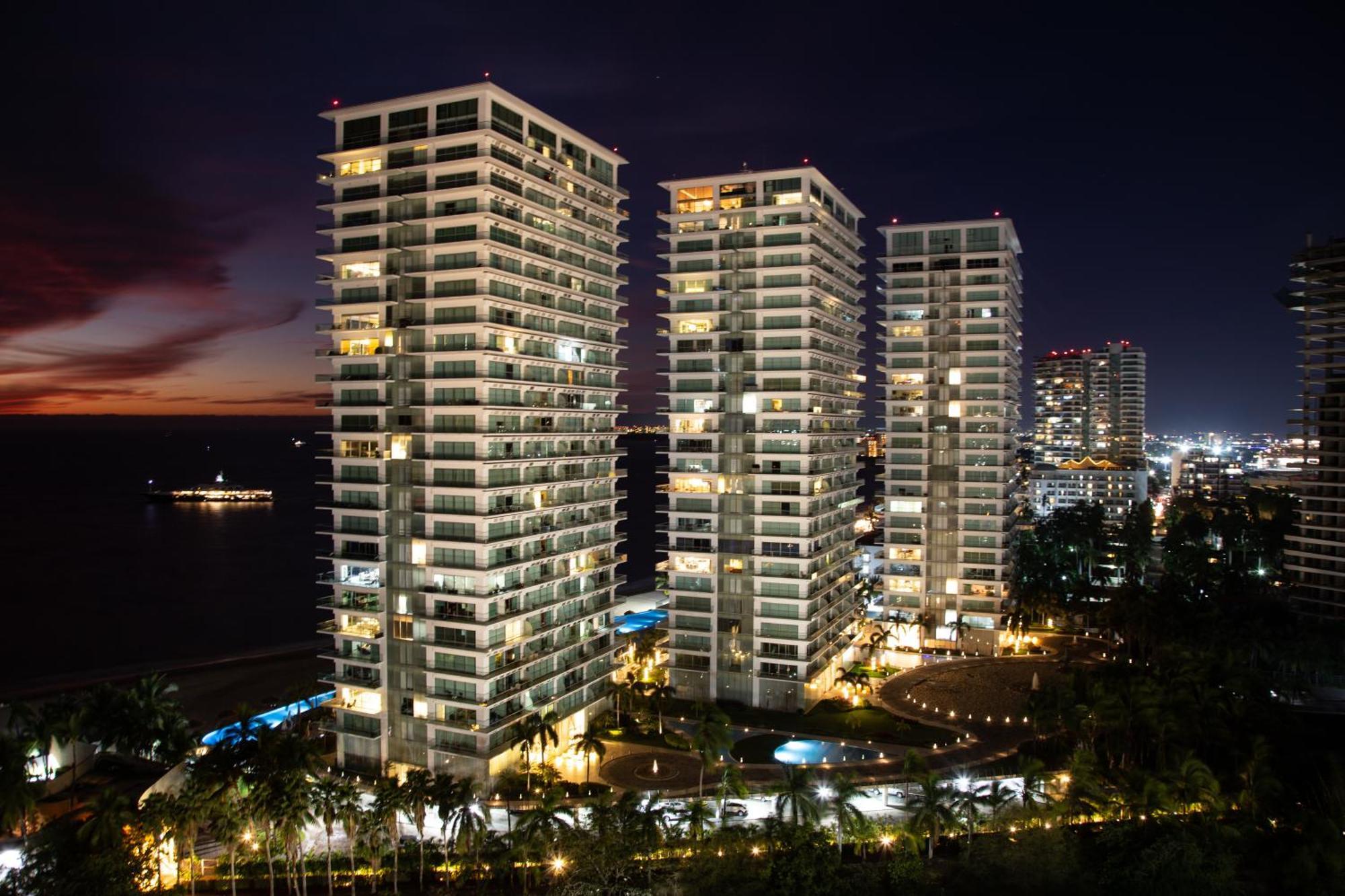 Gorgeous 15 Floor Grand Venetian * Puerto Vallarta