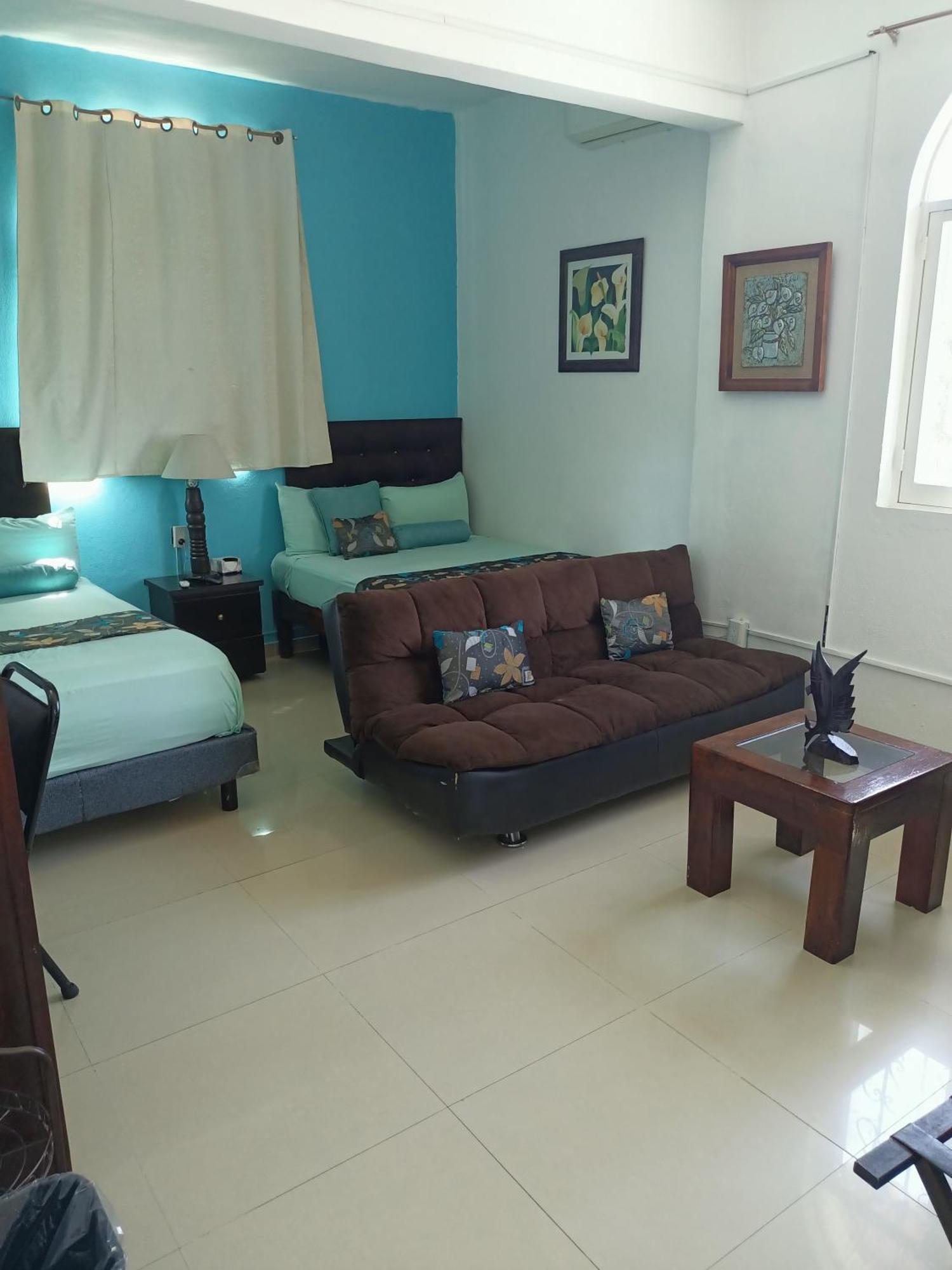 Casa Flores 3*