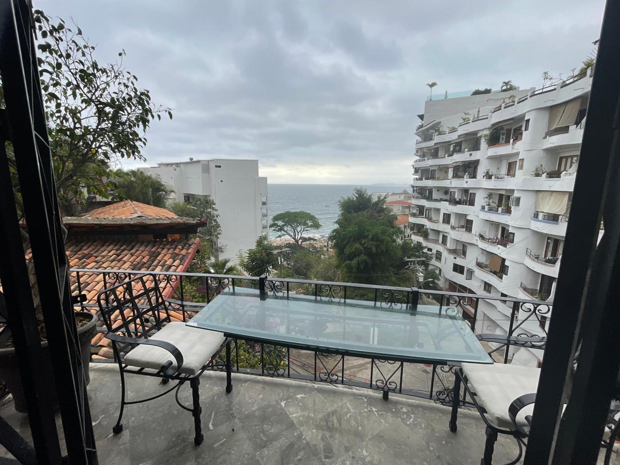 New Listing Zona Romantica, 2bd, 3 Bath Apartment *