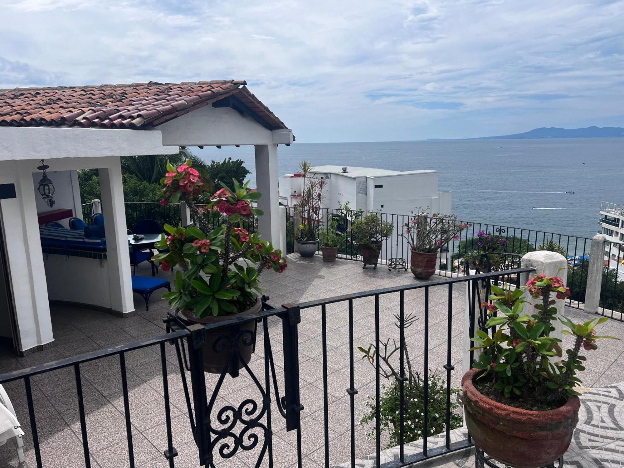 New Listing Zona Romantica, 2bd, 3 Bath Apartment *