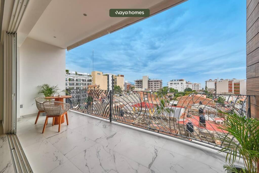 Amazing With Rooftop Pool Apartment *