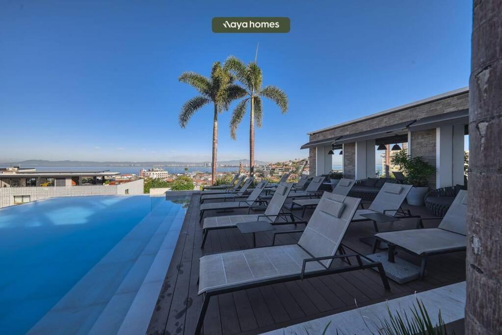 Amazing With Rooftop Pool Apartment *