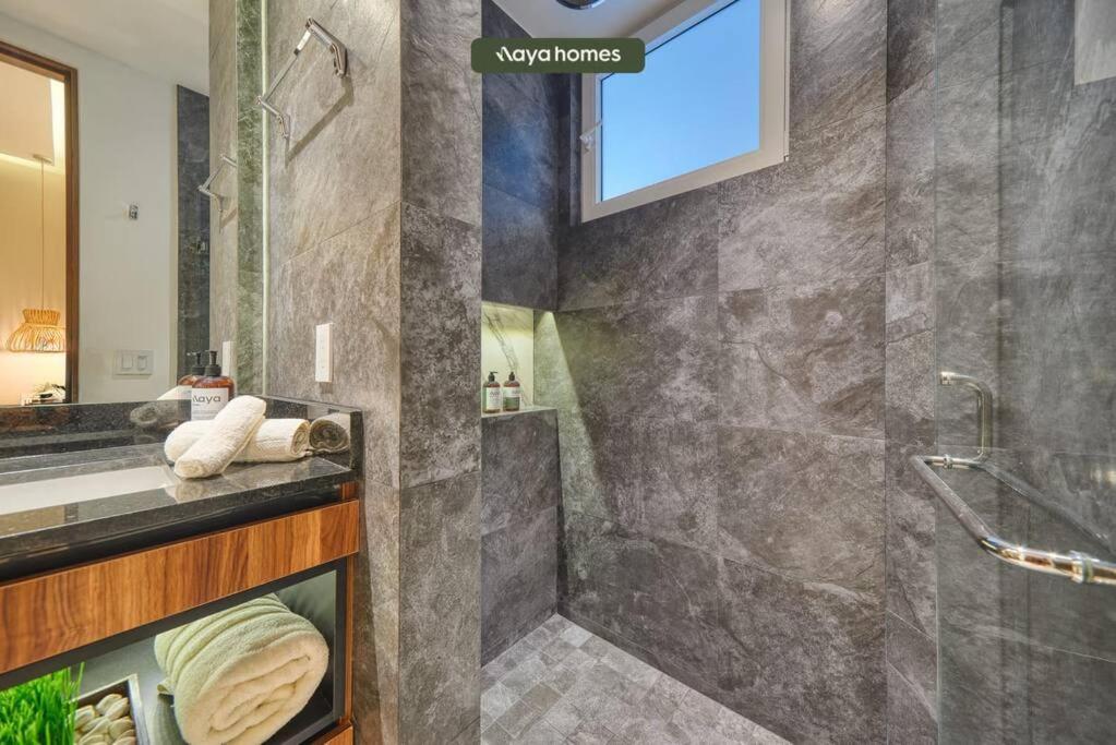 Amazing With Rooftop Pool Apartment