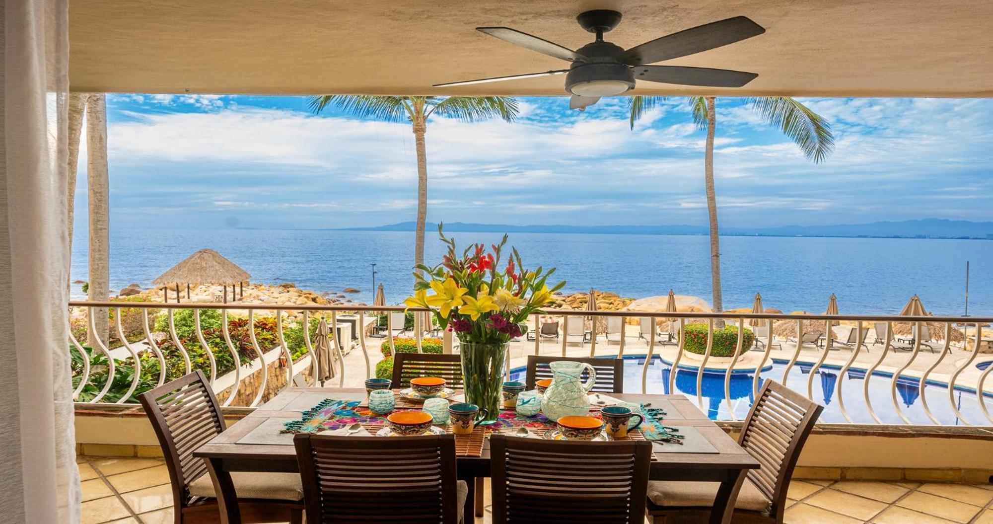 Ocean Front, 3 Bedroom, 3 Bathroom, Casa Natalia, Playa Esmeralda Aparthotel