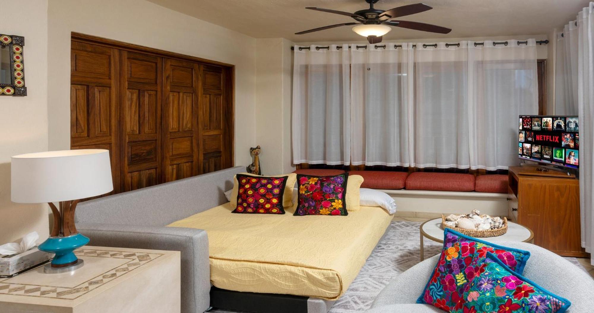 Ocean Front, 3 Bedroom, 3 Bathroom, Casa Natalia, Playa Esmeralda Aparthotel