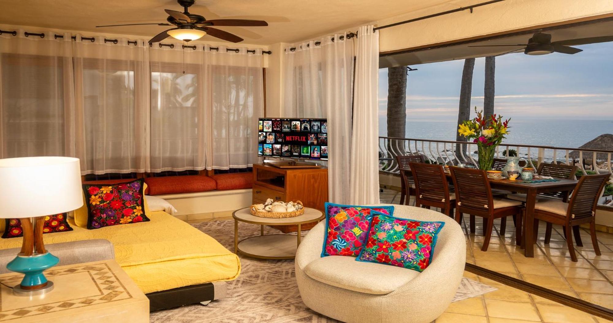 Ocean Front, 3 Bedroom, 3 Bathroom, Casa Natalia, Playa Esmeralda *