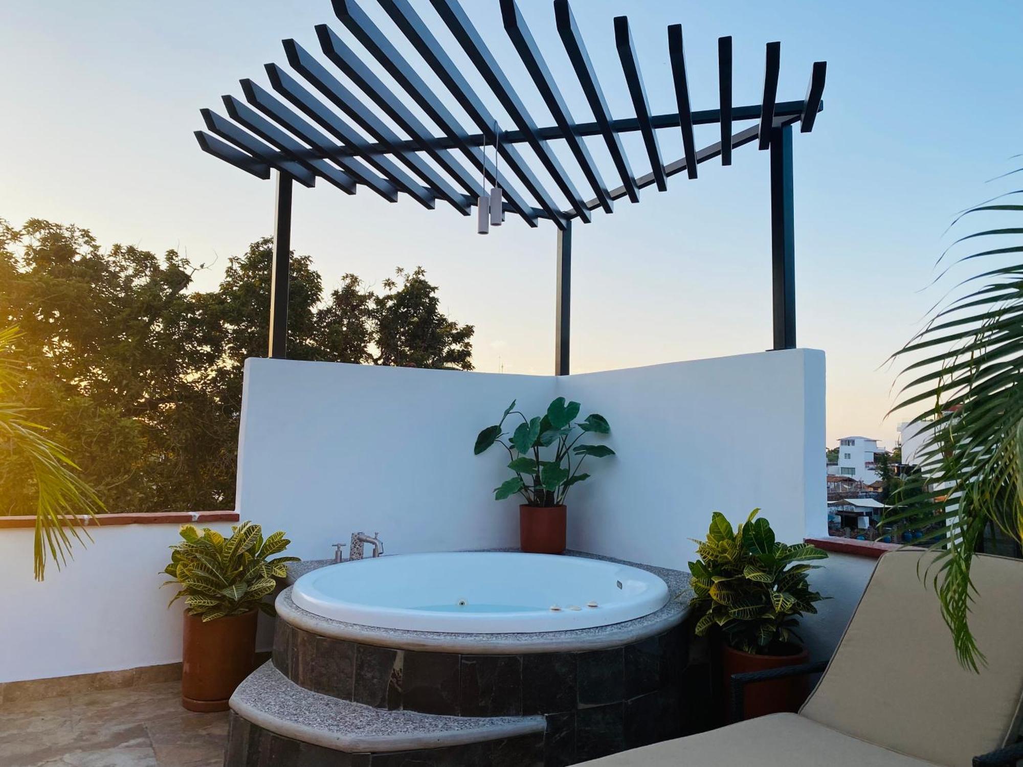 Apartamento 6 Blocks To Beach, Roof Terrace With Spa Tub & Bbq