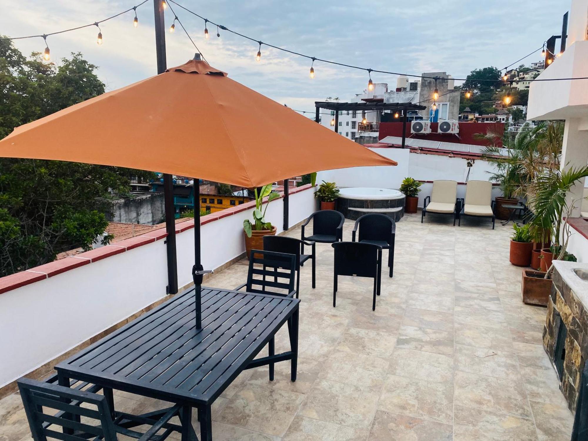6 Blocks To Beach, Roof Terrace With Spa Tub & Bbq