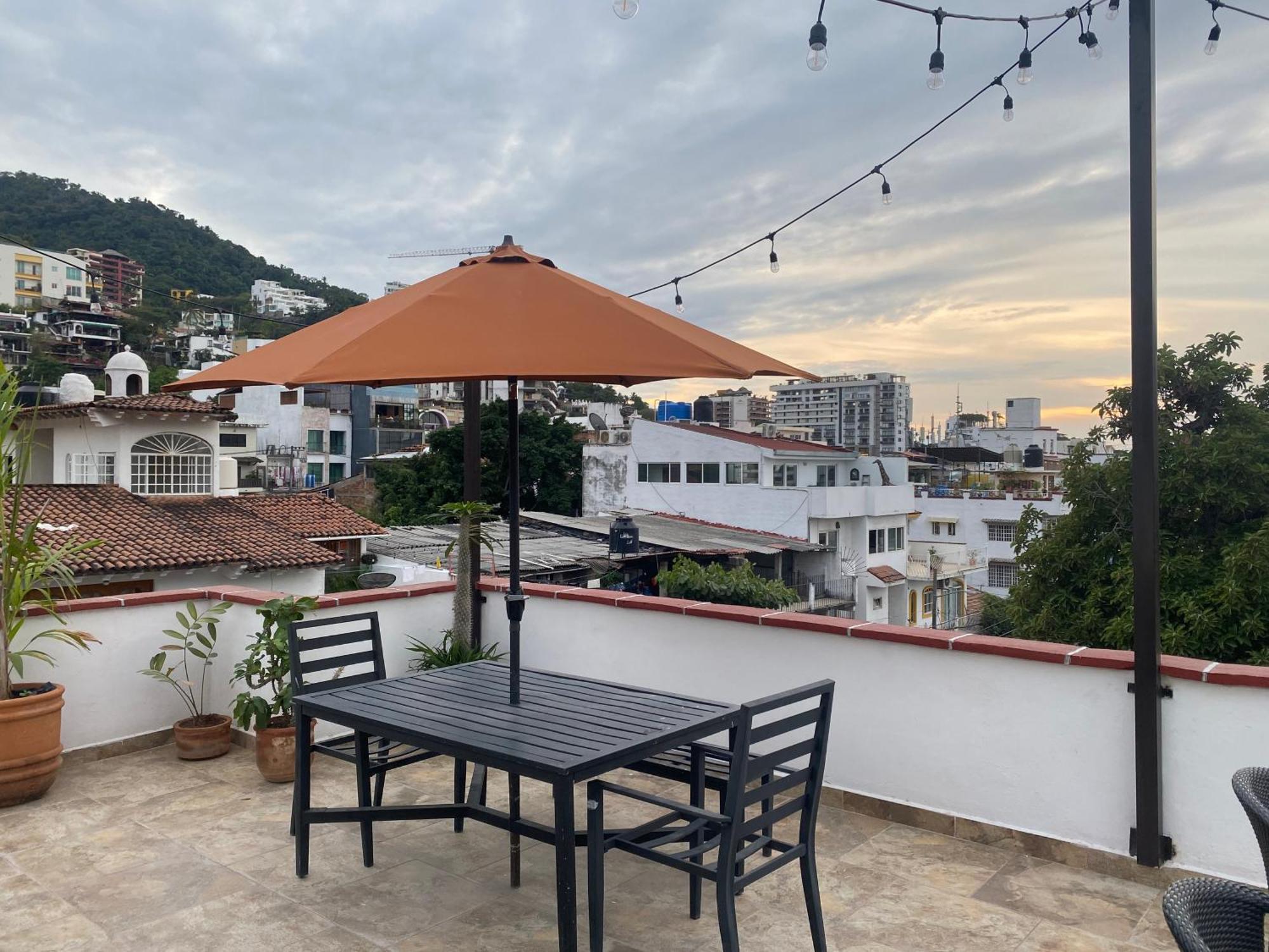 6 Blocks To Beach, Roof Terrace With Spa Tub & Bbq Apartamento *