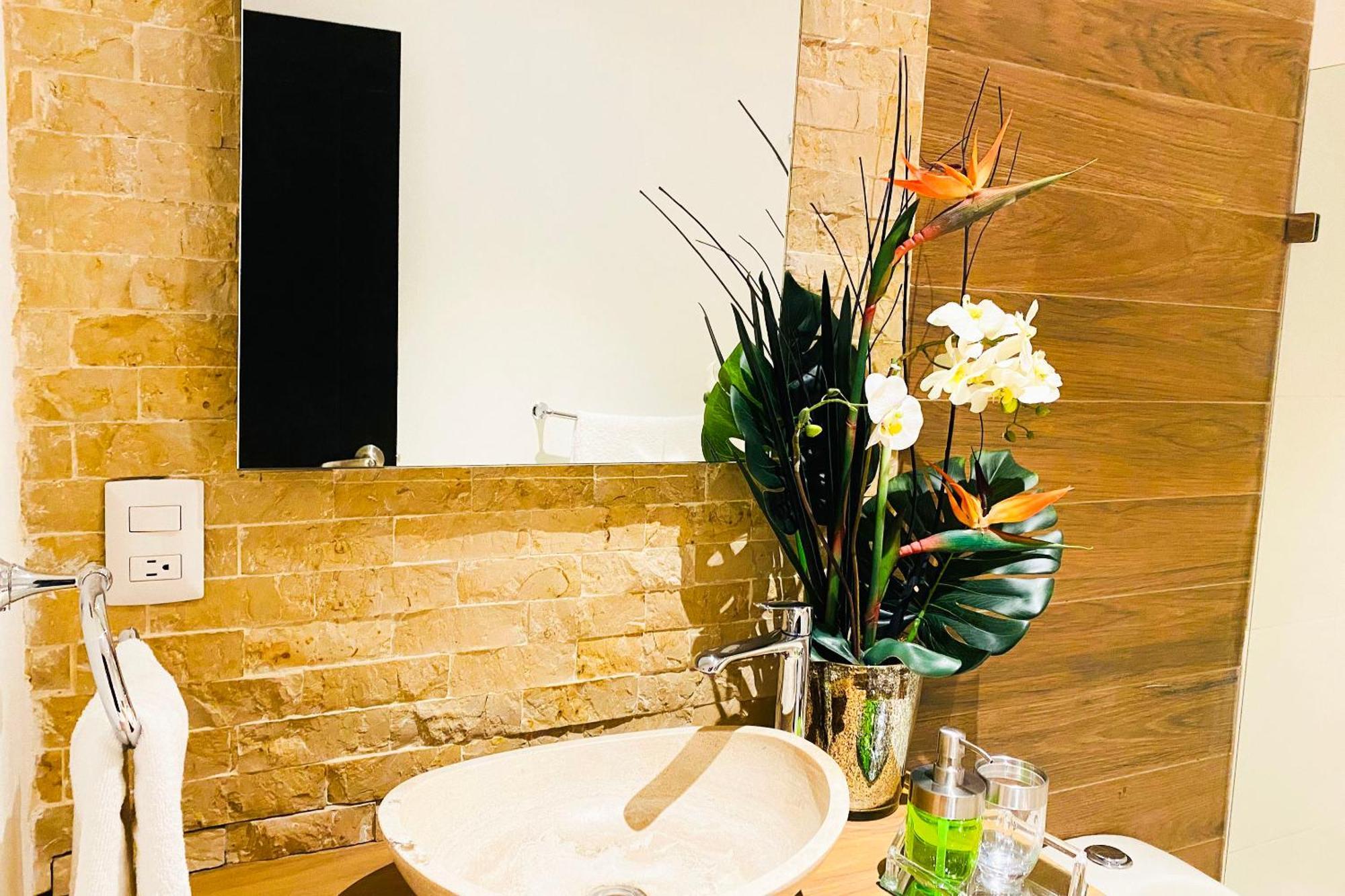 6 Blocks To Beach, Roof Terrace With Spa Tub & Bbq Apartamento