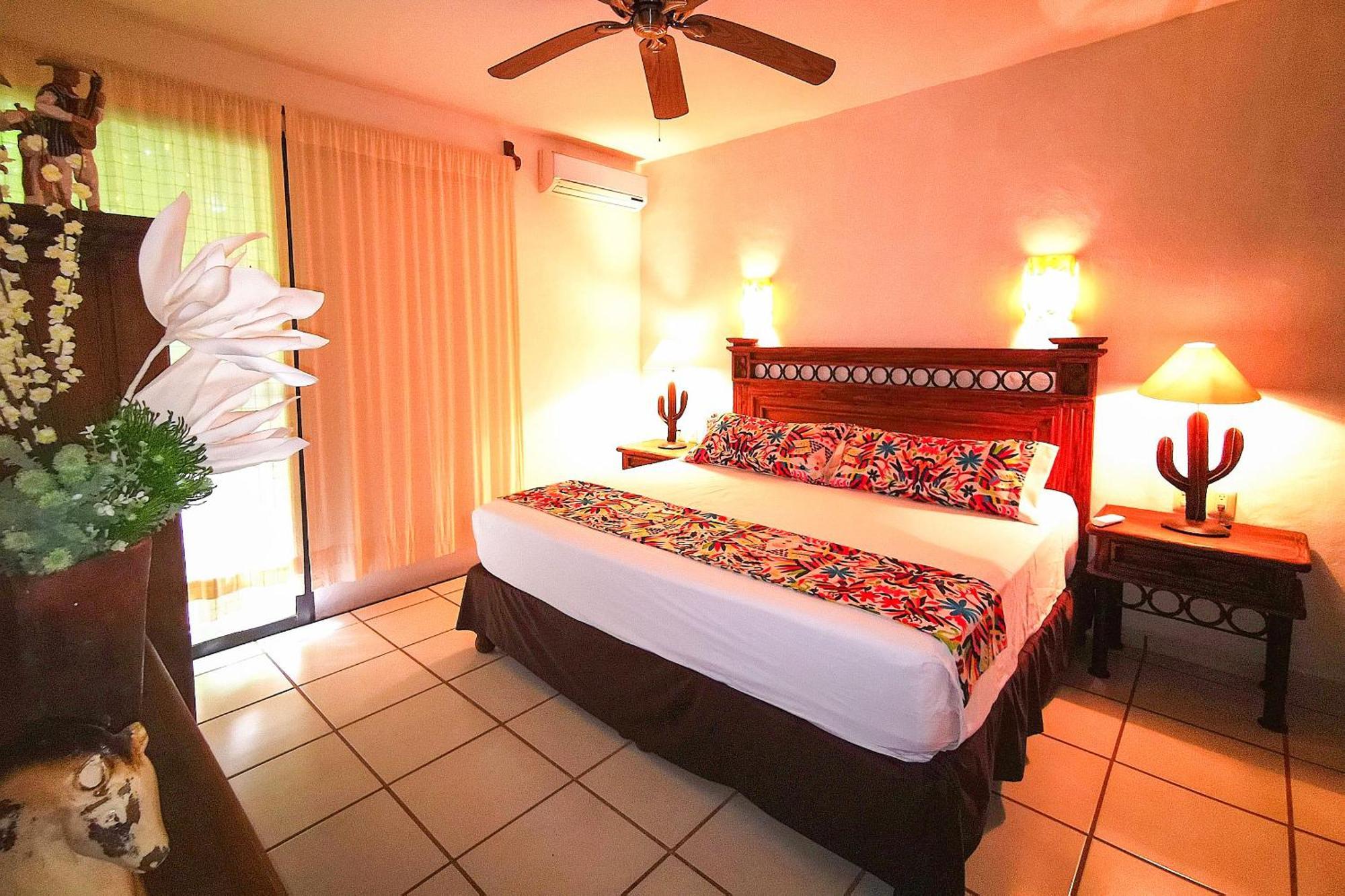Cozy Tropical Oasis Close To Beach And Shops Apartment