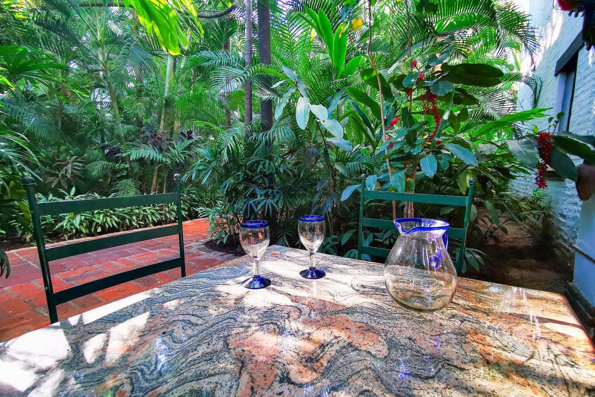 Apartment Cozy Tropical Oasis Close To Beach And Shops *