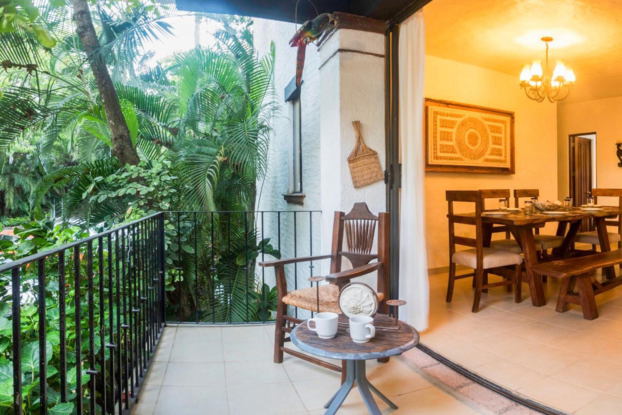 Cozy Tropical Oasis Close To Beach And Shops
