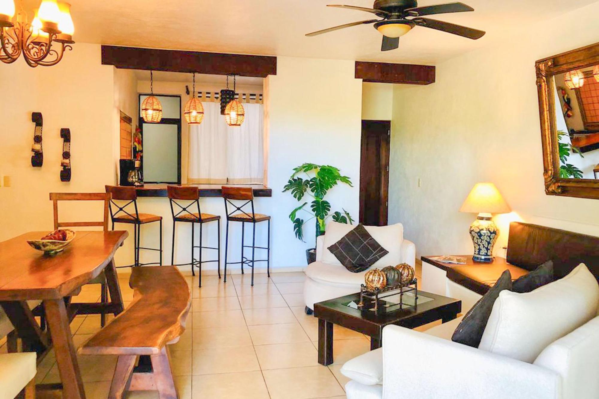 Apartment Cozy Tropical Oasis Close To Beach And Shops