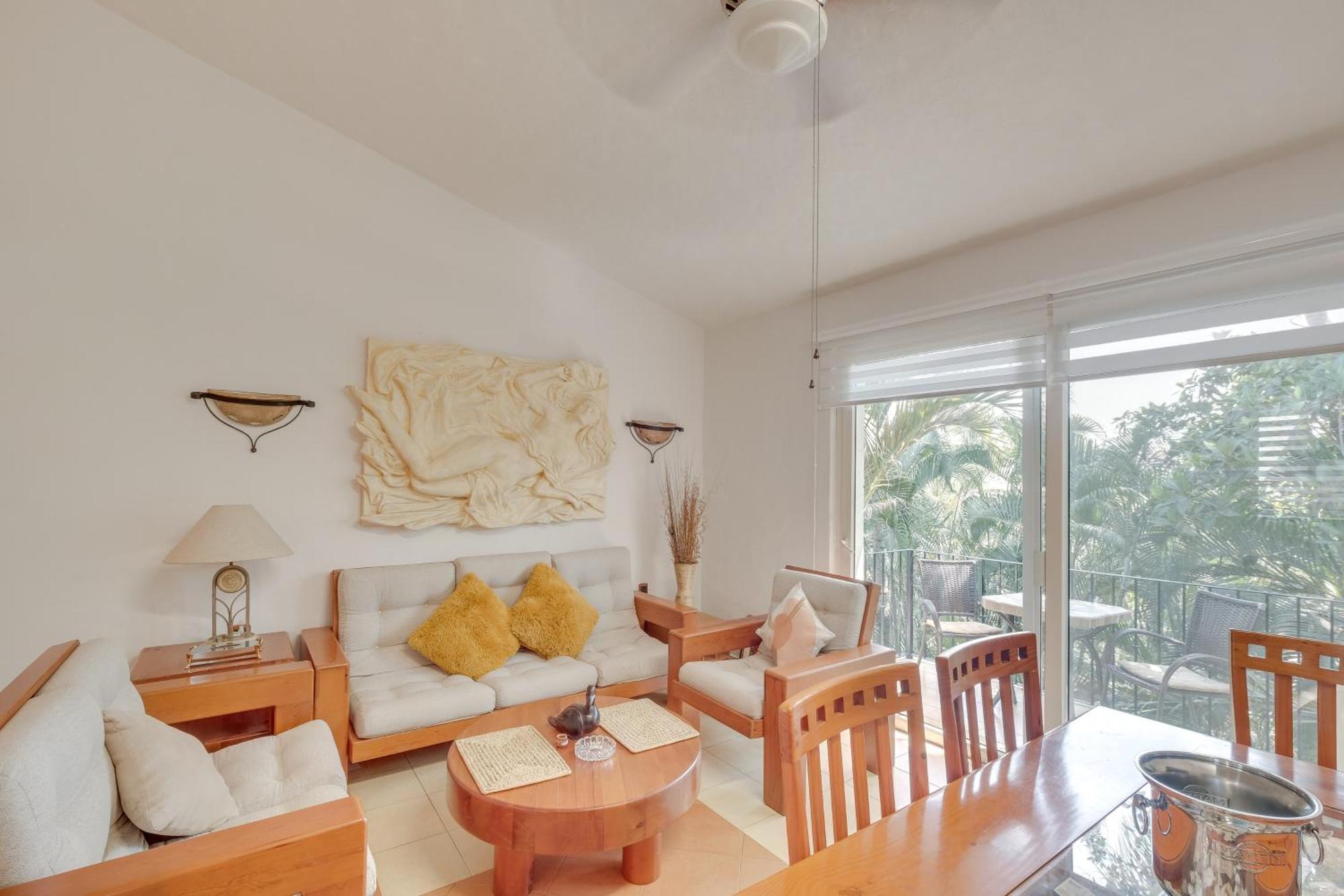 Hideaway With Balcony And Pool! Apartment Puerto Vallarta