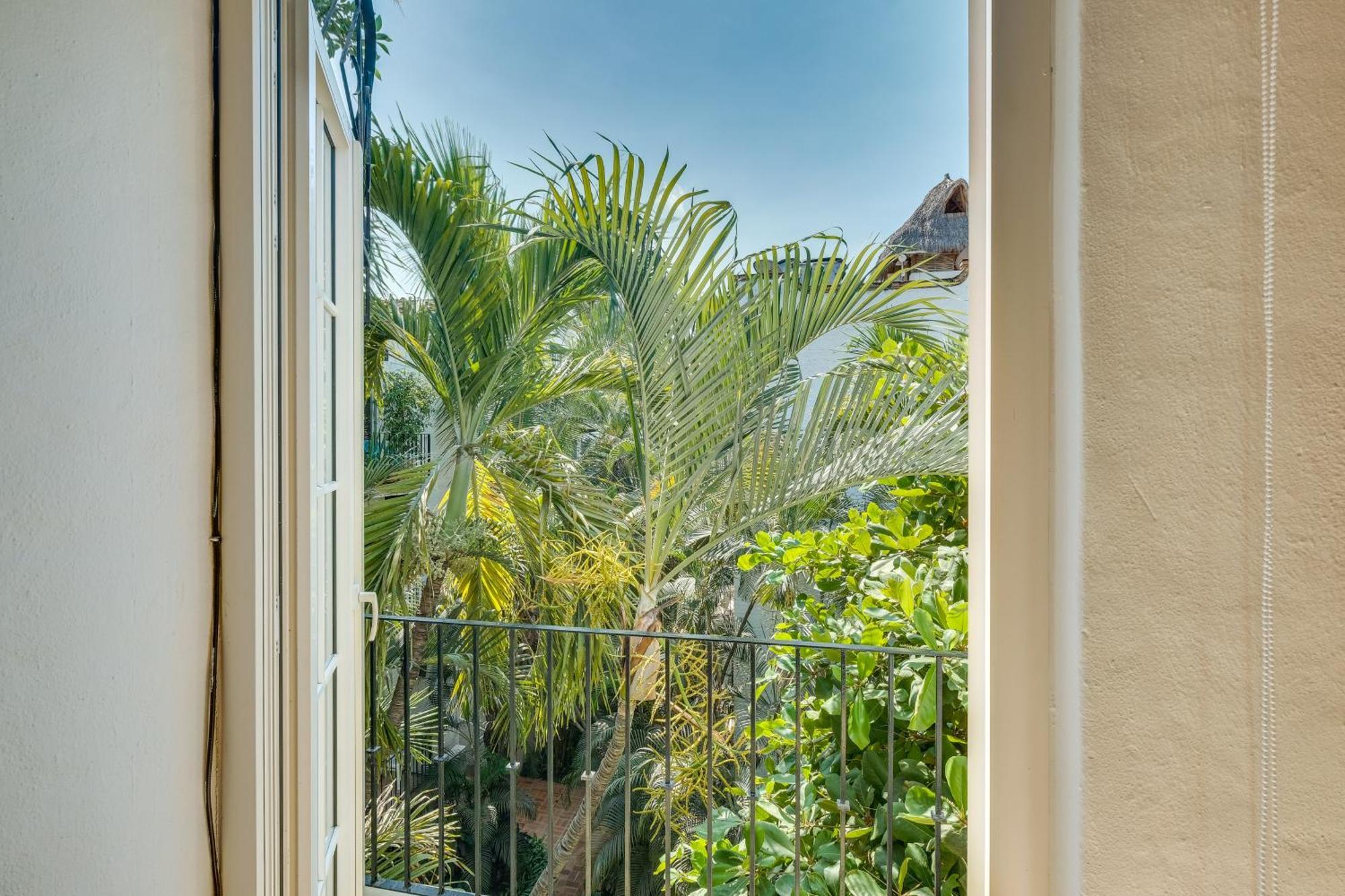 Apartment Hideaway With Balcony And Pool! Puerto Vallarta