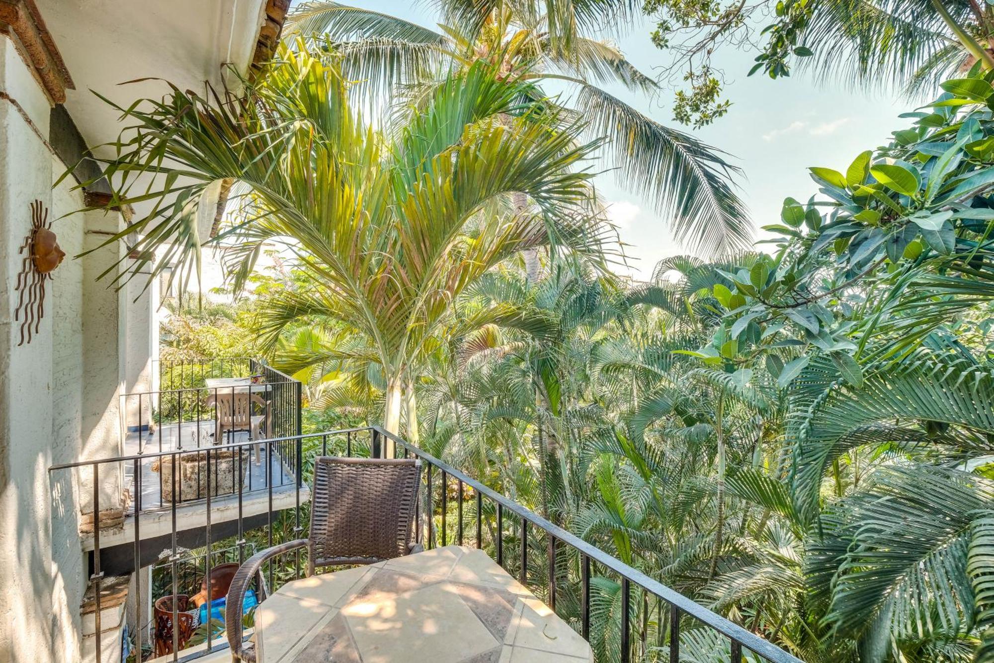 Hideaway With Balcony And Pool!