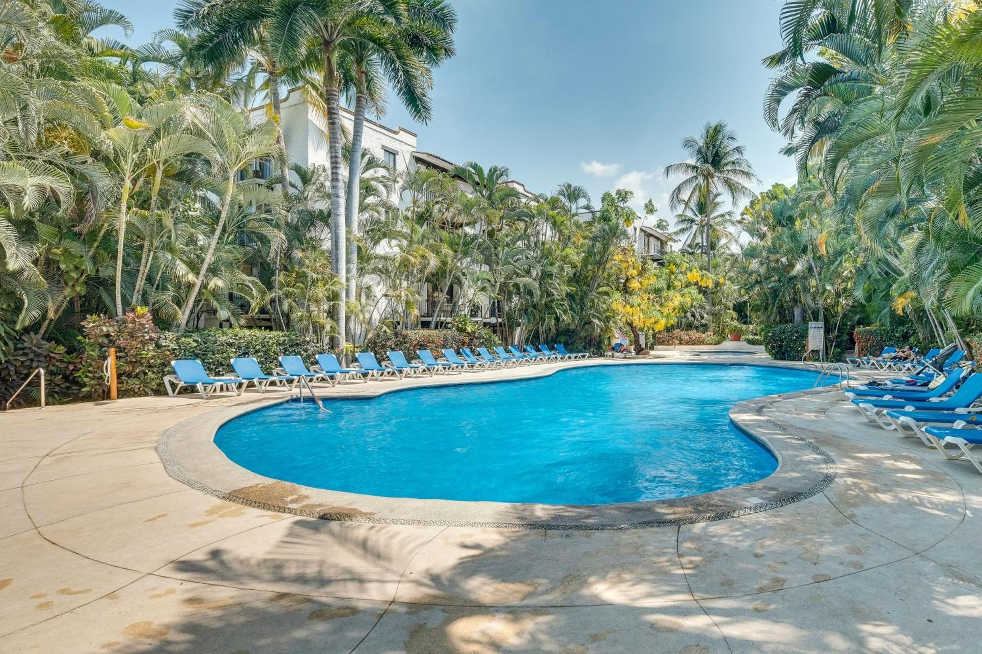 Hideaway With Balcony And Pool! Apartment