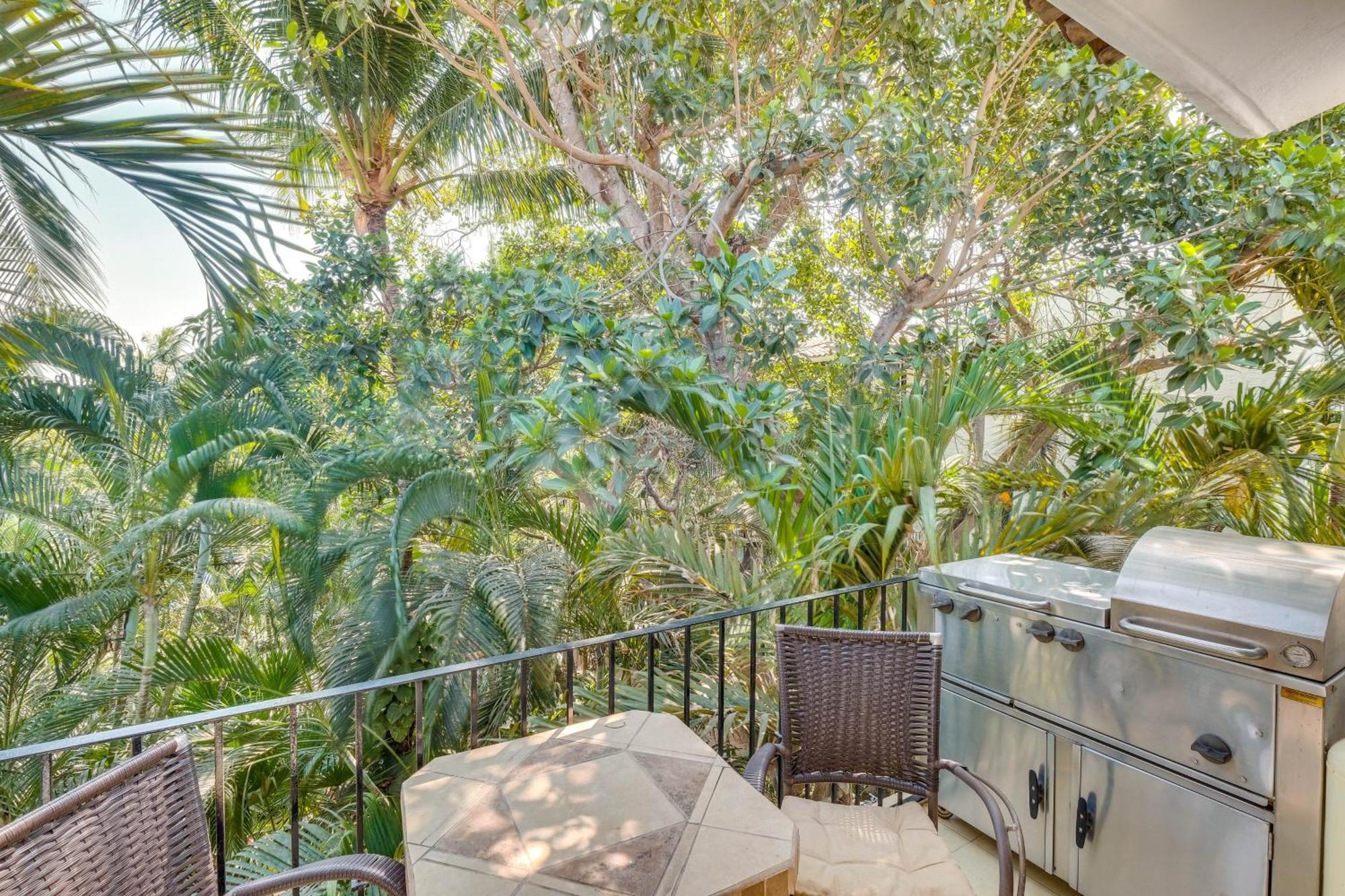 Apartment Hideaway With Balcony And Pool! *