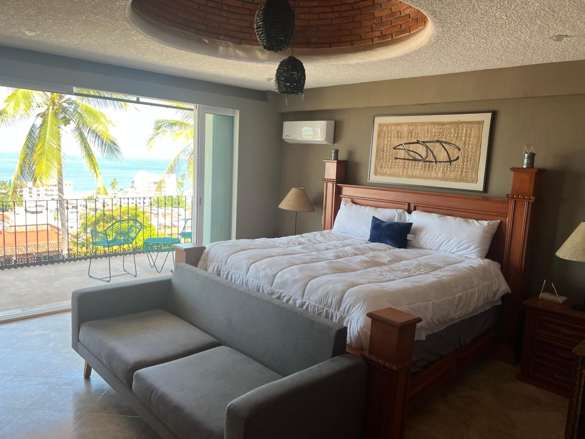 Stunning Ocean Views, Ecuador, Centrally Located Holiday home Puerto Vallarta