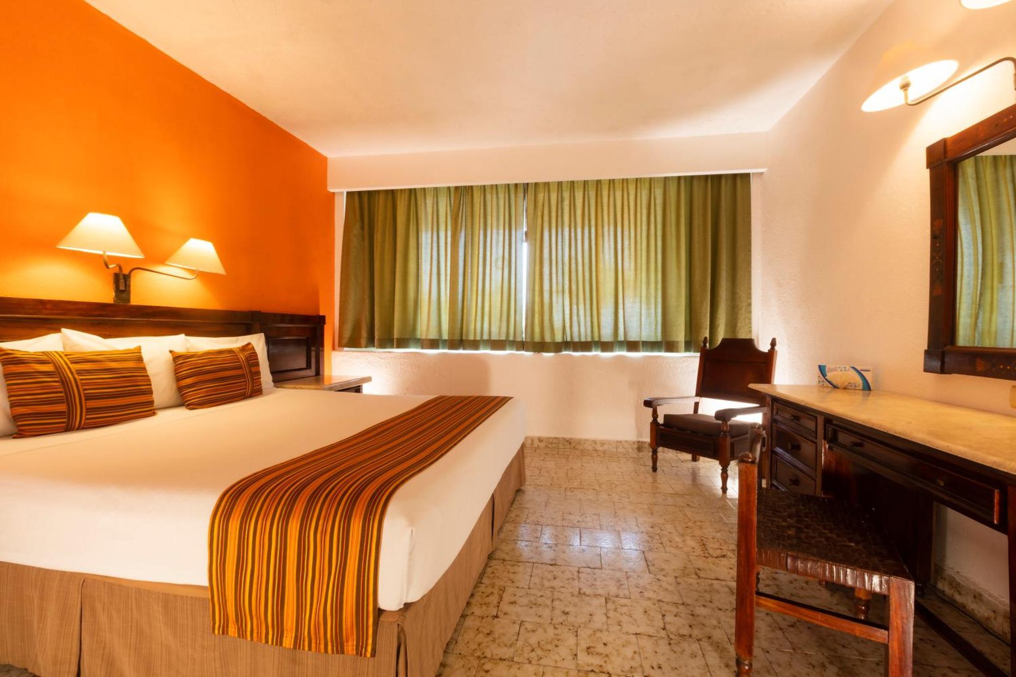 Hotel Palmas By The Sea 4*
