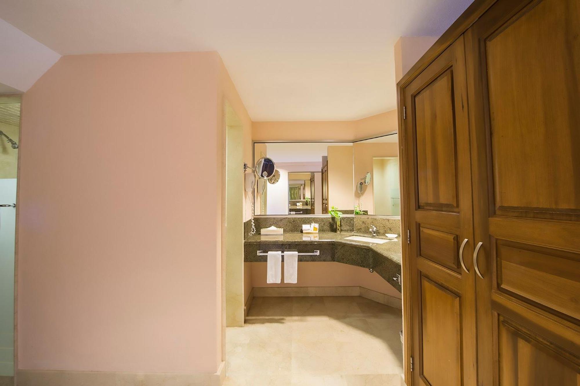 Fiesta Americana & 4* Puerto Vallarta