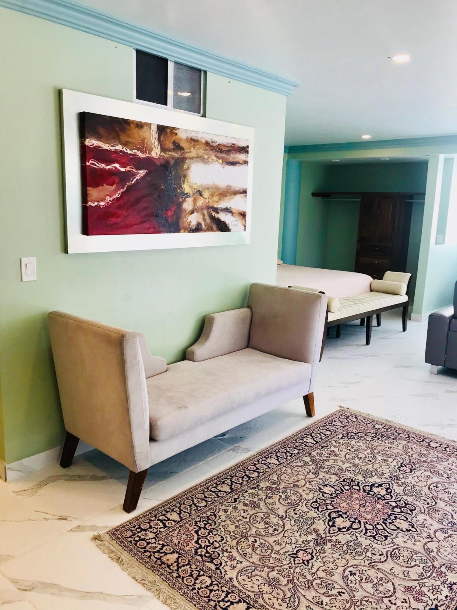 South Shore Armonia Luxury Boutique