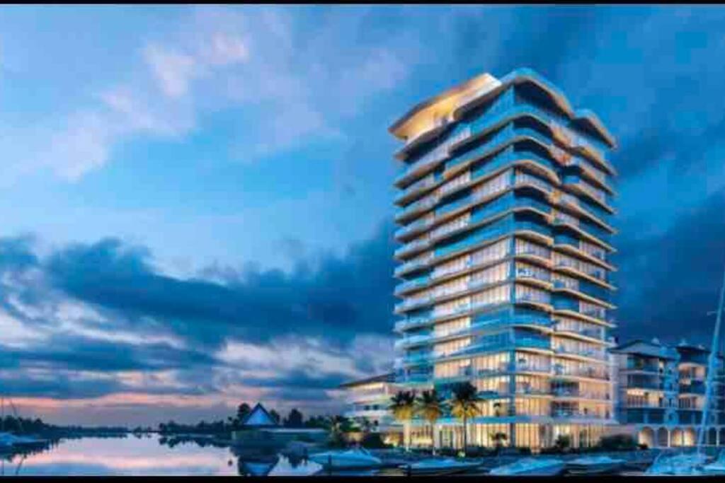 View In Marina Apartment *