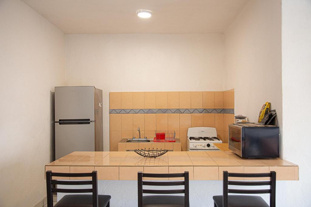 Prime Location, Better Service Apartment *