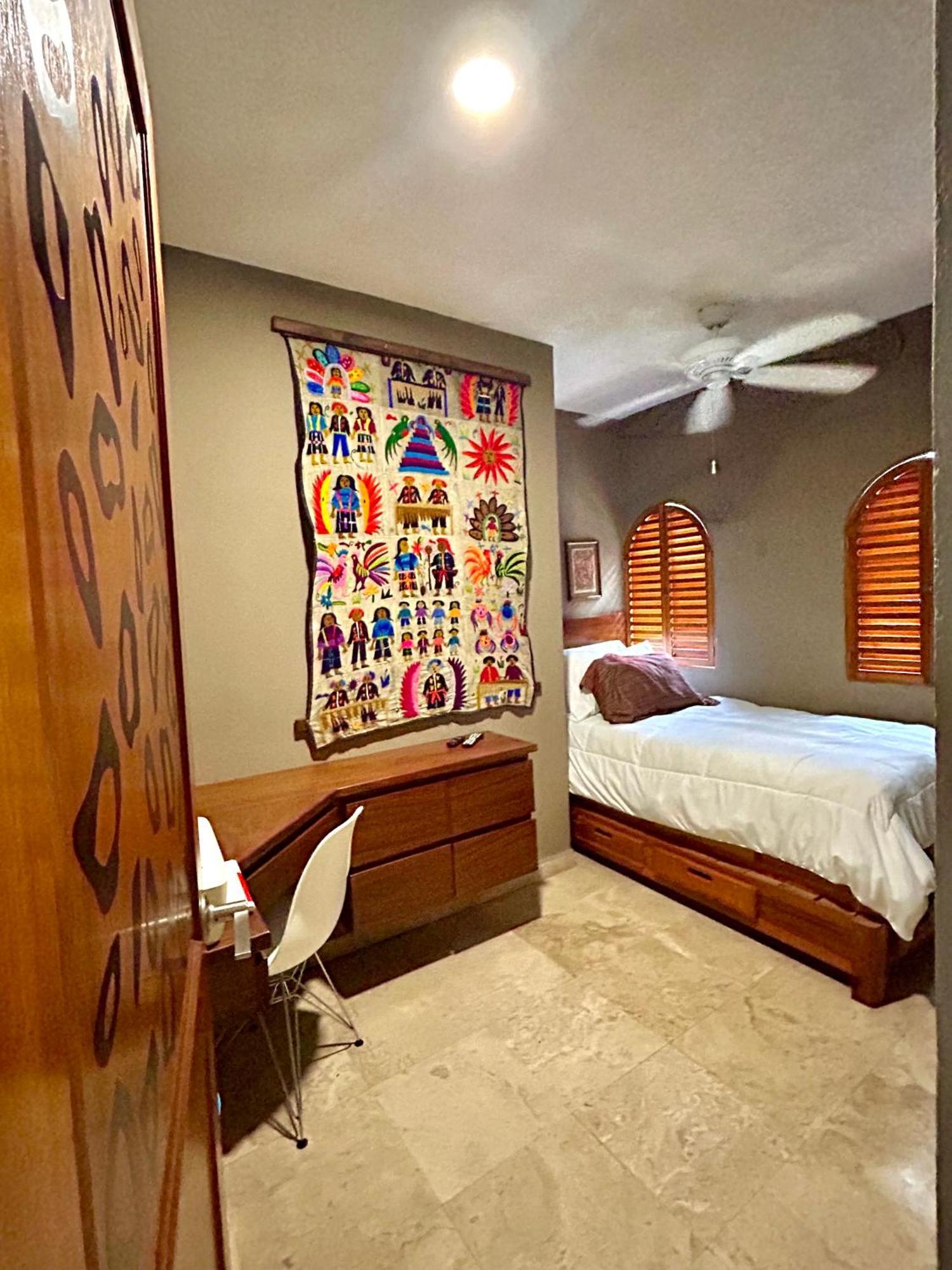 Stunning Ocean Views, Ecuador, Centrally Located *