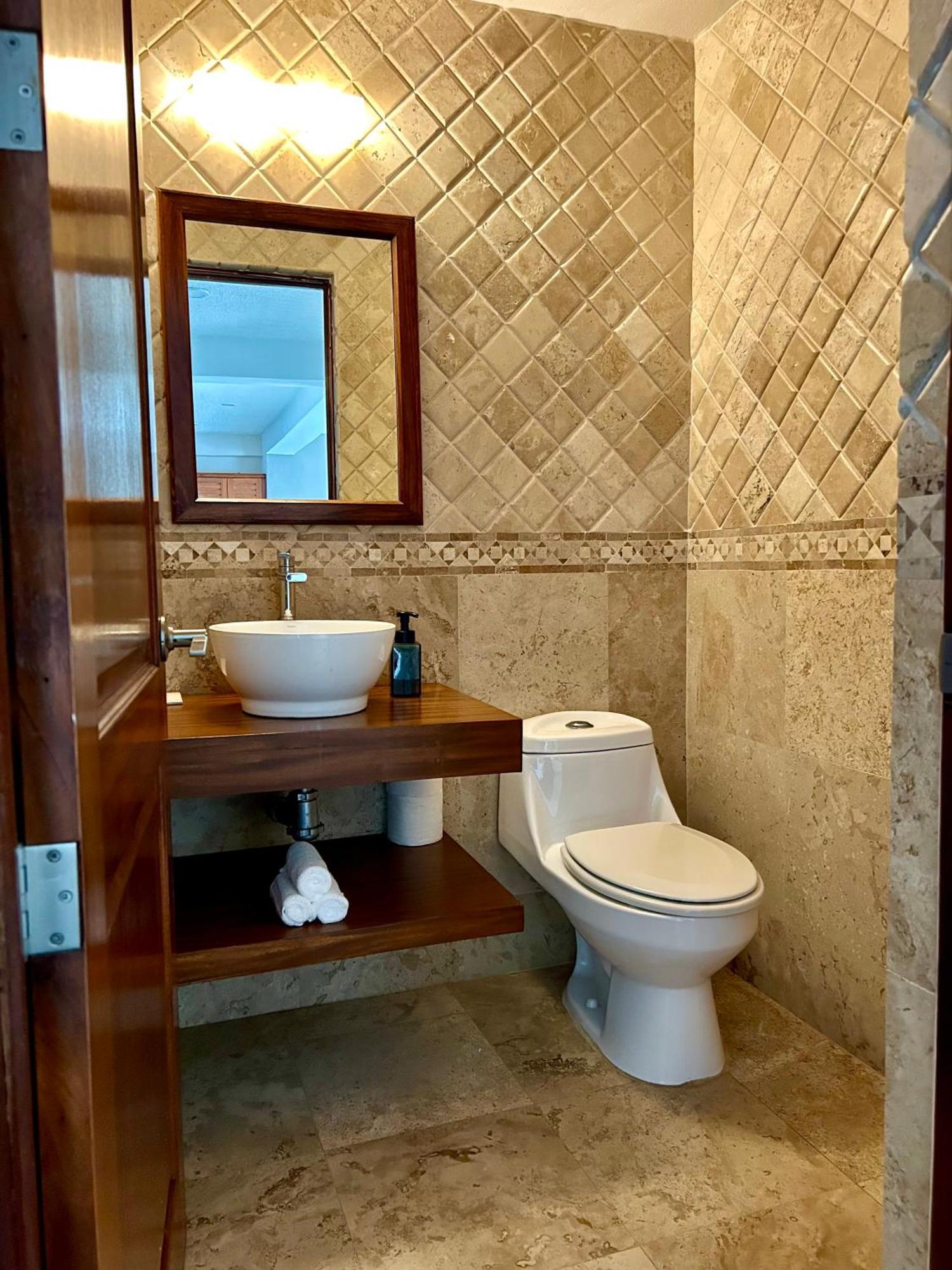 Stunning Ocean Views, Ecuador, Centrally Located
