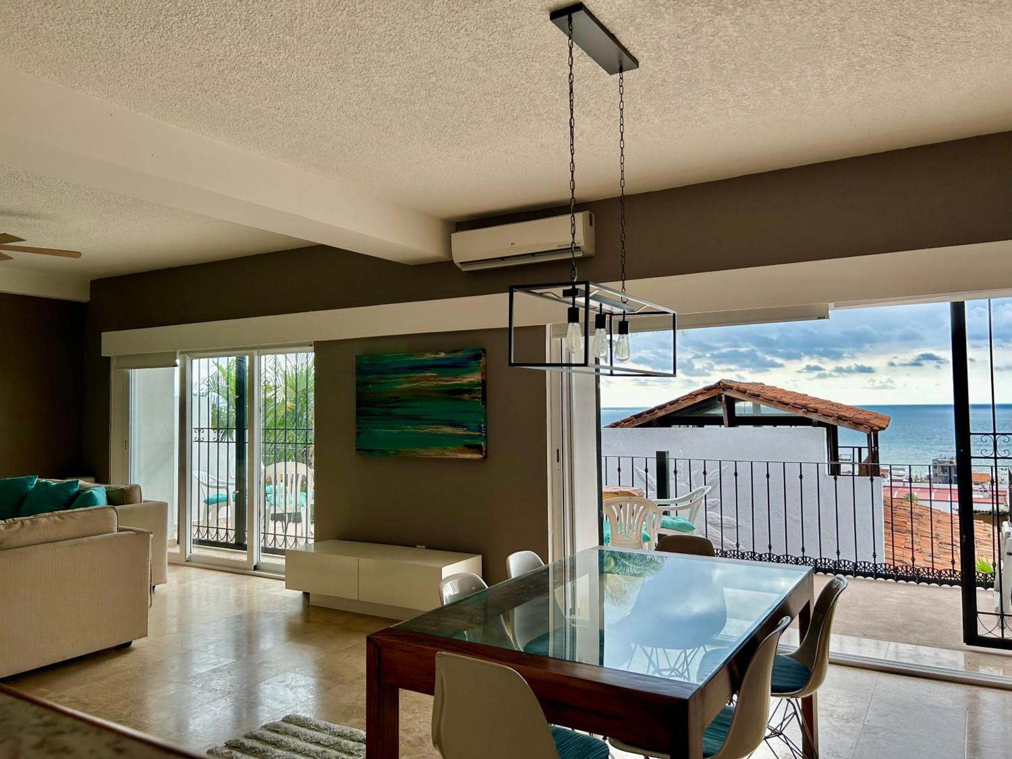 Stunning Ocean Views, Ecuador, Centrally Located Holiday home *