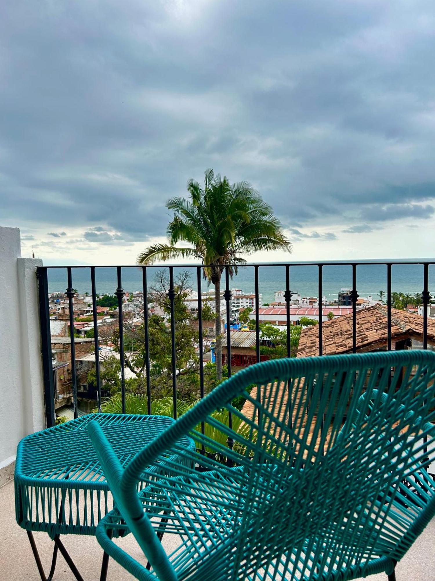 Stunning Ocean Views, Ecuador, Centrally Located Holiday home