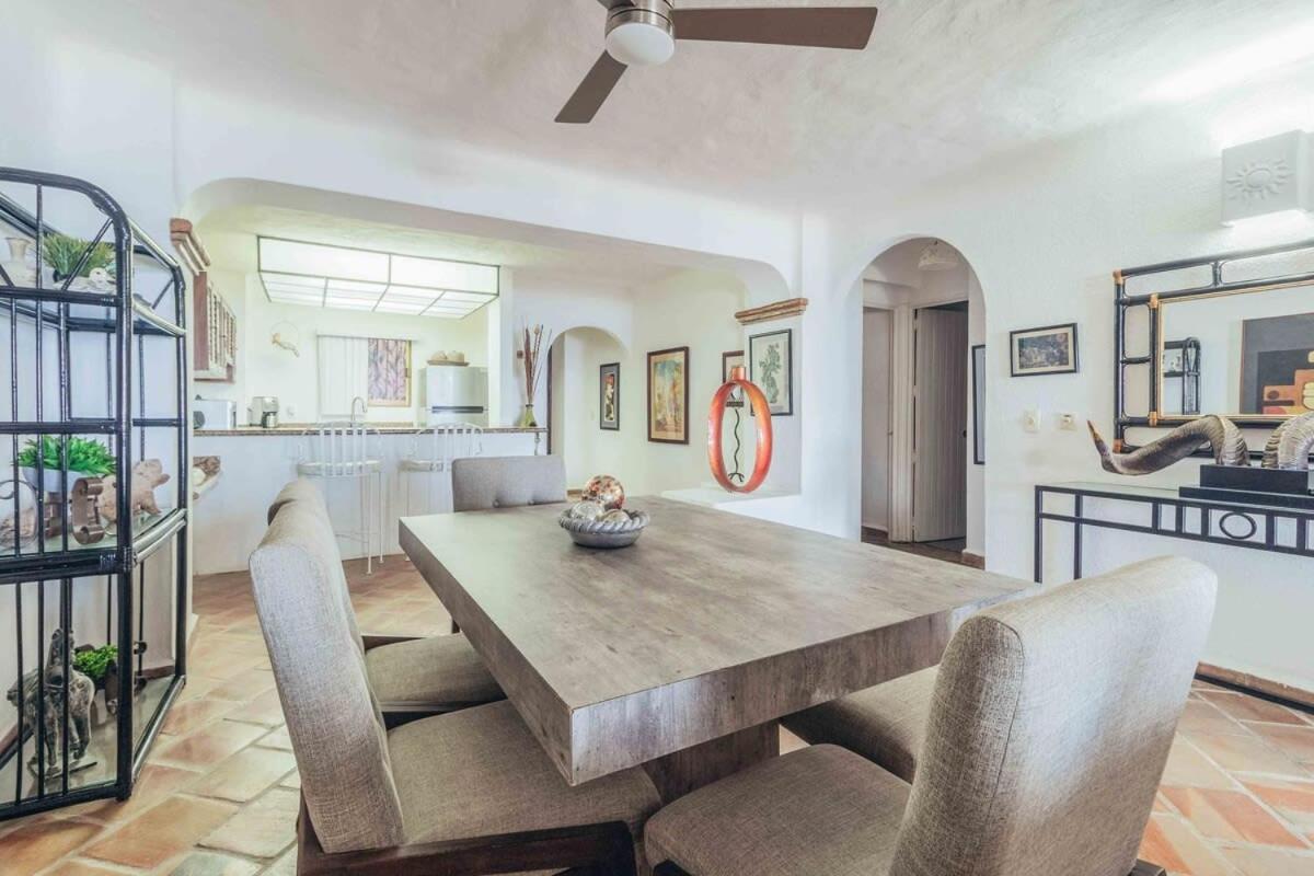 Apartment Ocean View 2br Condo-balcony-beach-pool