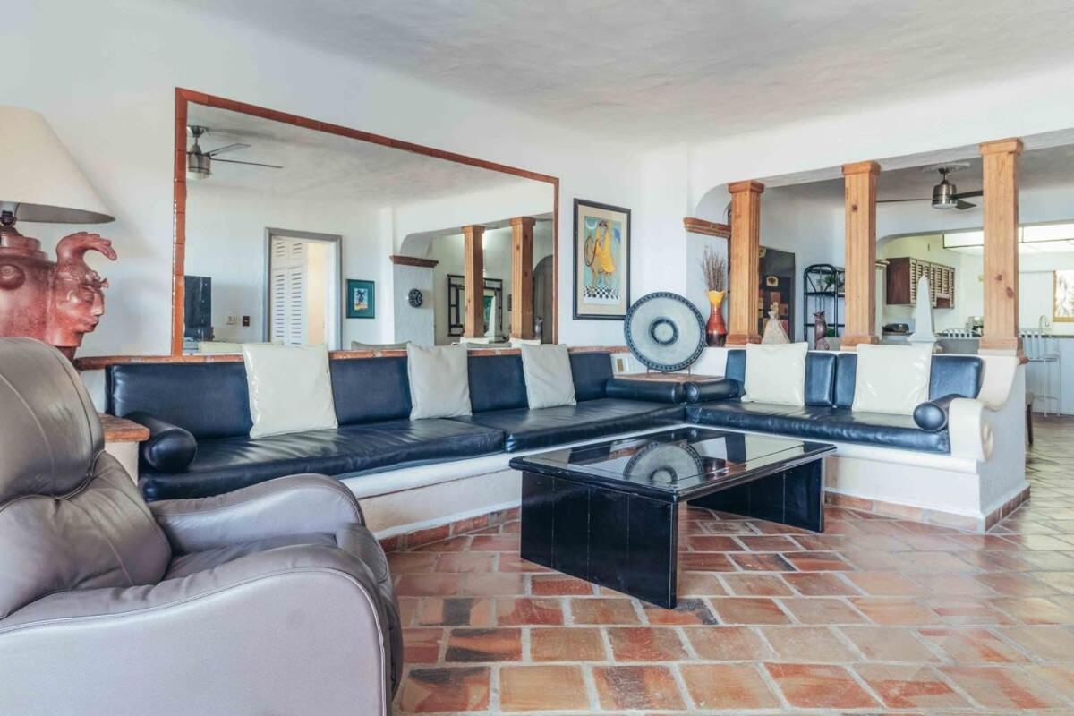 Ocean View 2br Condo-balcony-beach-pool