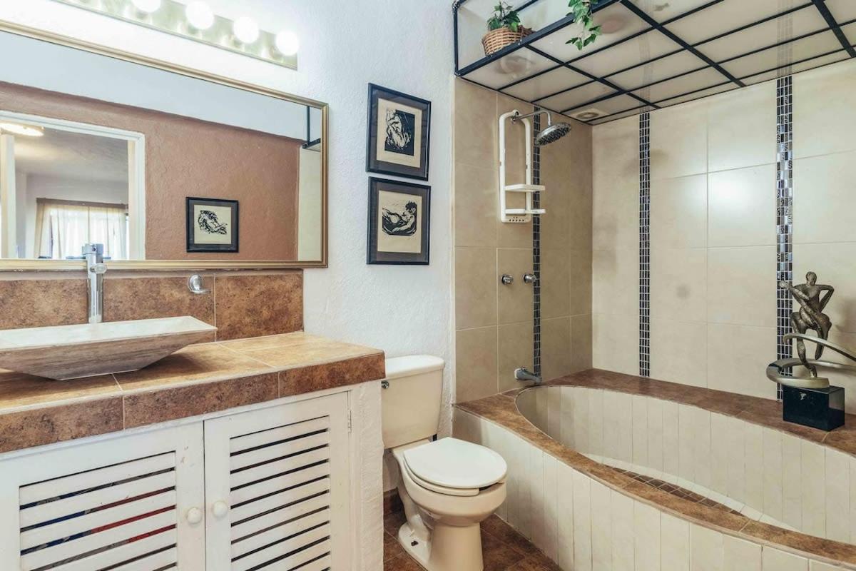 Ocean View 2br Condo-balcony-beach-pool Apartment *