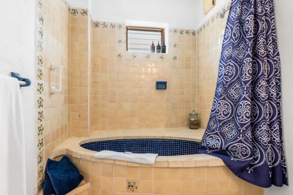 Ocean View 2br Condo-balcony-beach-pool Apartment *