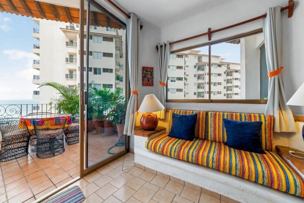 Ocean View 2br Condo-balcony-beach-pool Apartment