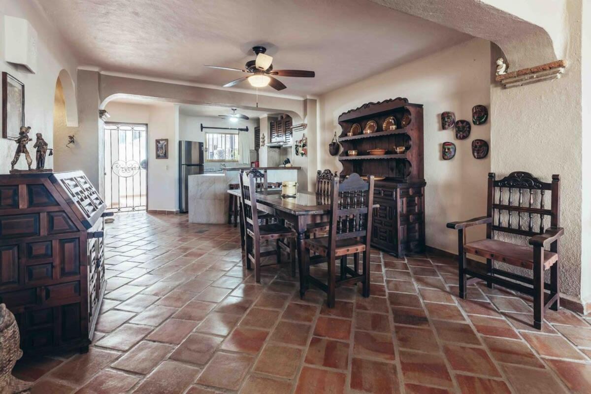Ocean View 2br Condo-balcony-beach-pool Apartment