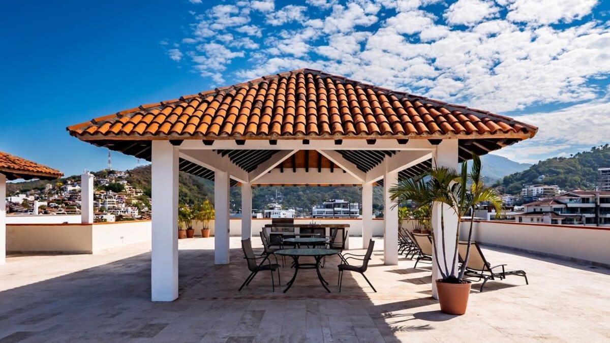 Ocean View 2br Condo-balcony-beach-pool Apartment *