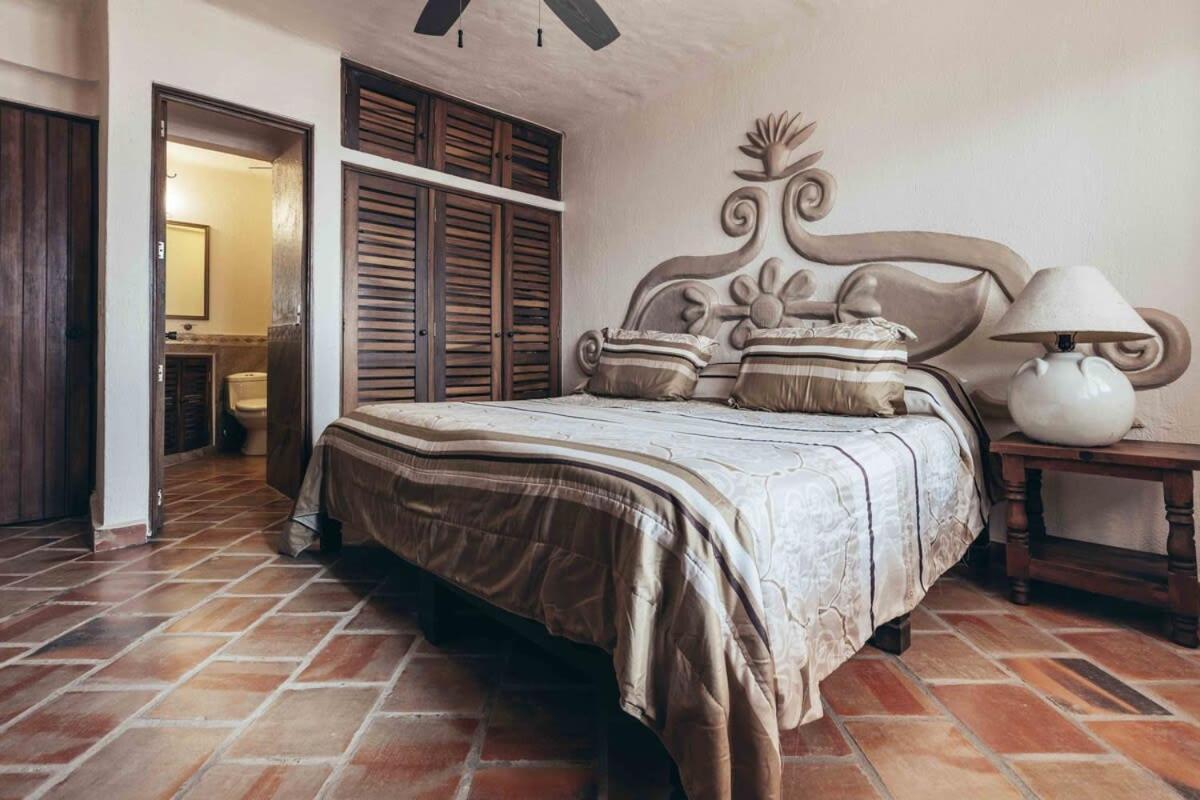 Ocean View 2br Condo-balcony-beach-pool Apartment *