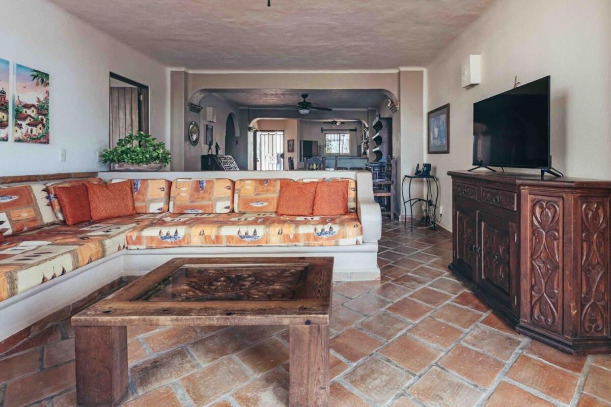Ocean View 2br Condo-balcony-beach-pool