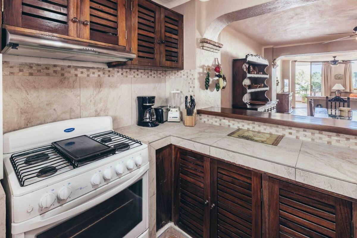 Apartment Ocean View 2br Condo-balcony-beach-pool *
