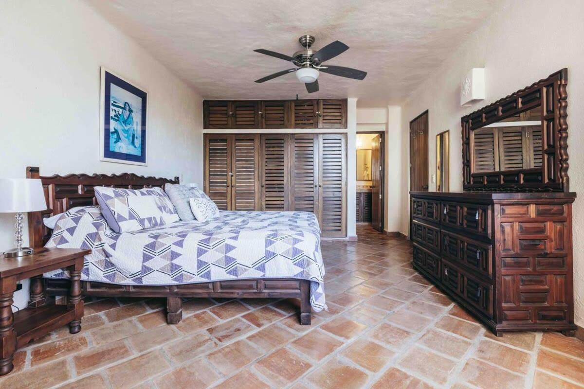 Ocean View 2br Condo-balcony-beach-pool *