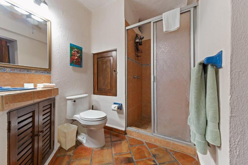 Ocean View 2br Condo-balcony-beach-pool Apartment
