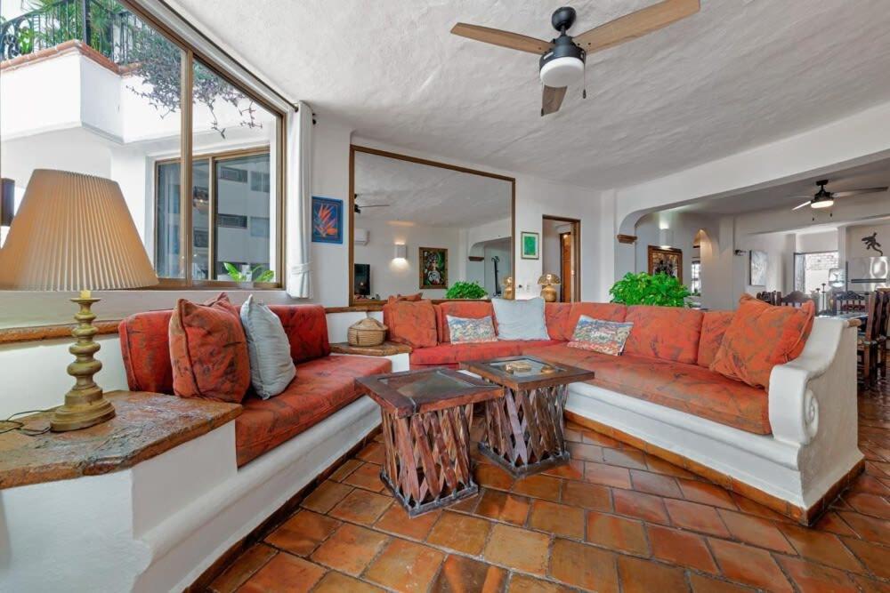 Ocean View 2br Condo-balcony-beach-pool