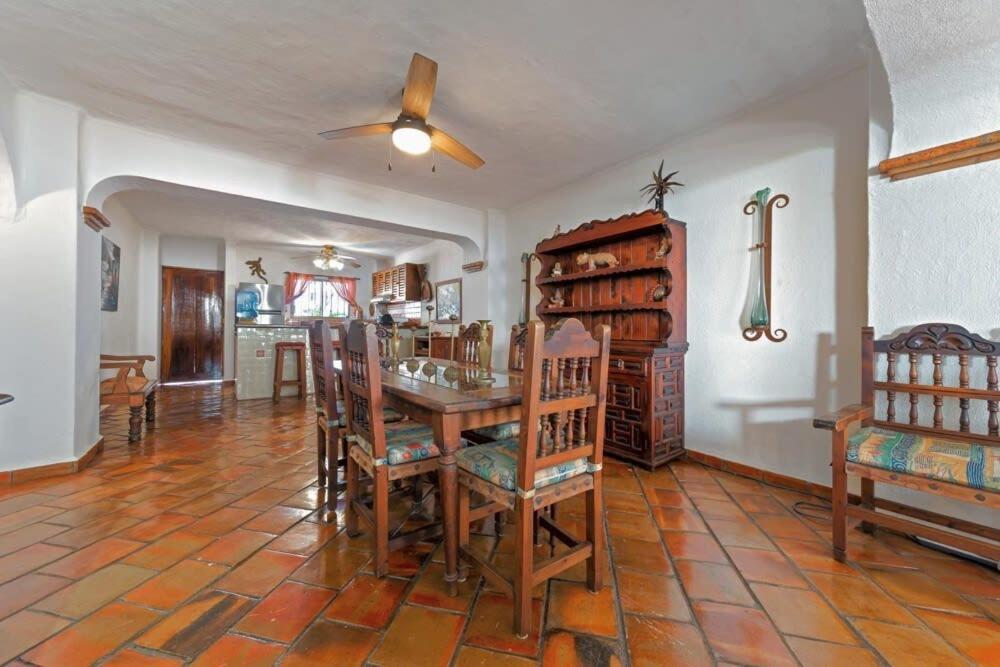 Apartment Ocean View 2br Condo-balcony-beach-pool