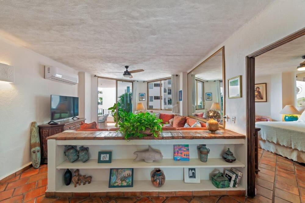 Apartment Ocean View 2br Condo-balcony-beach-pool *